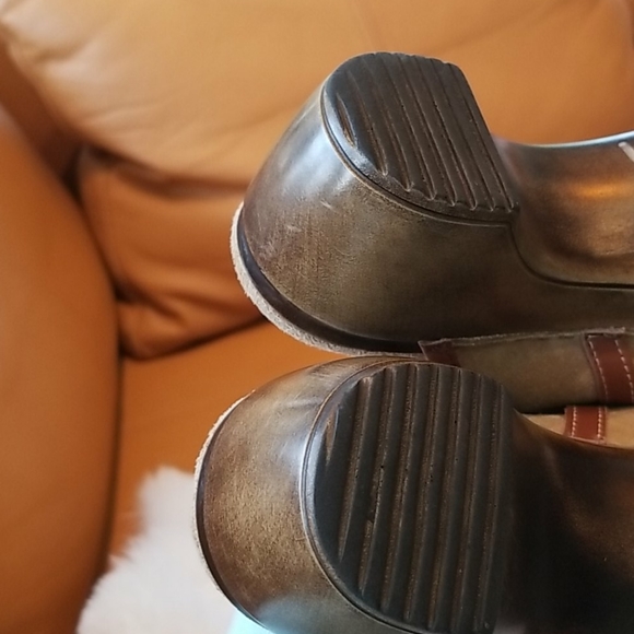 Clogs - Picture 10 of 15